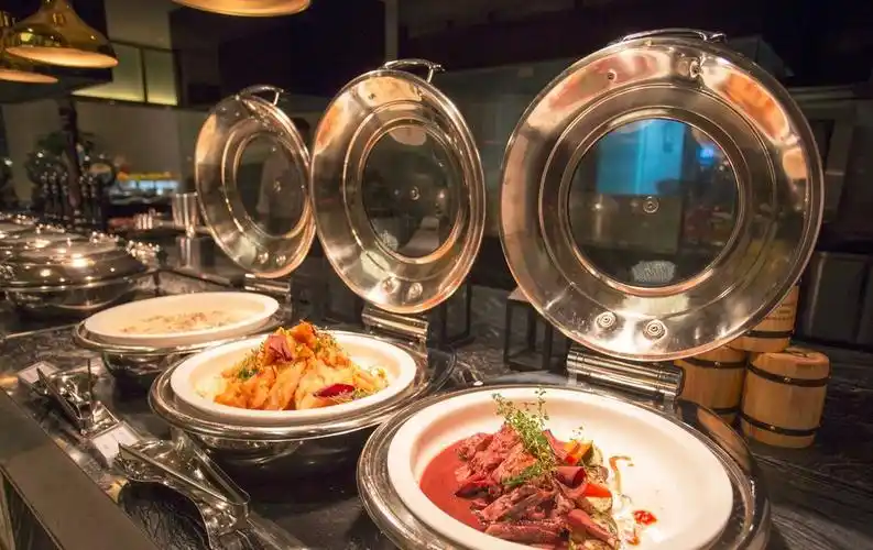 在这家五星标准的酒店吃自助餐高水准的菜品惊到了我