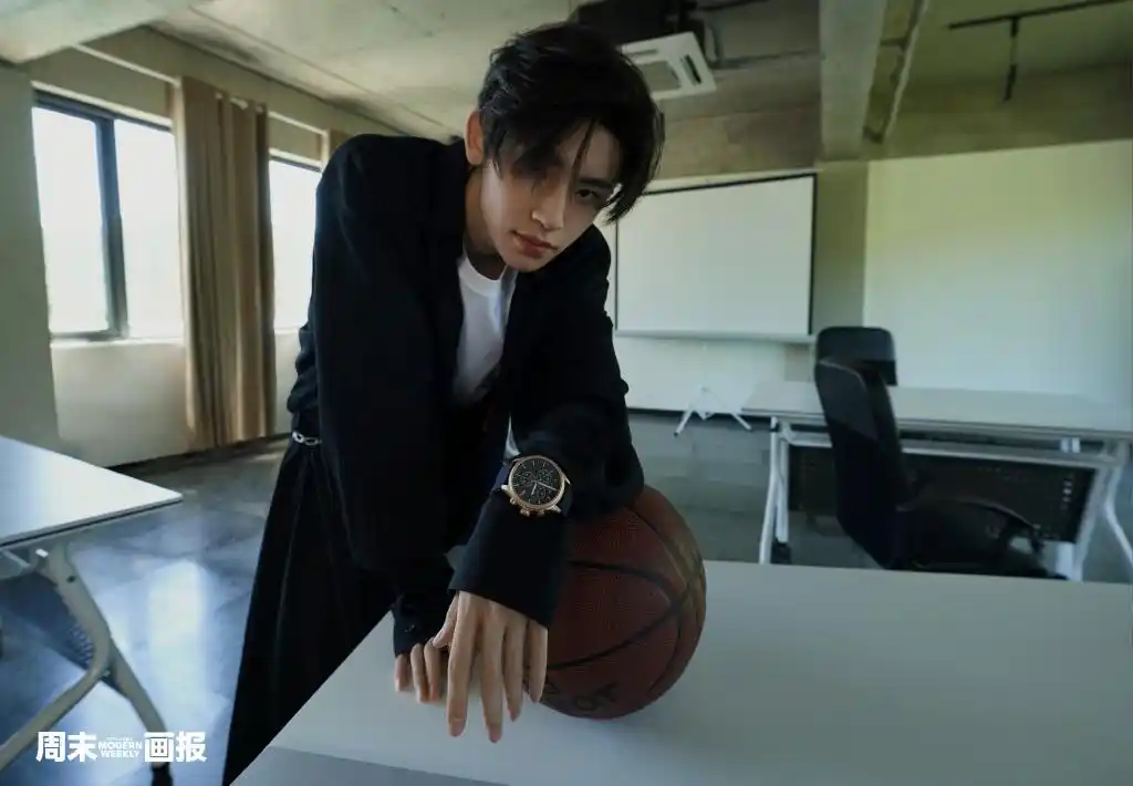 分享一组王琳凯图片给大家,图中的明星图片壁纸会点缀你的电脑桌面