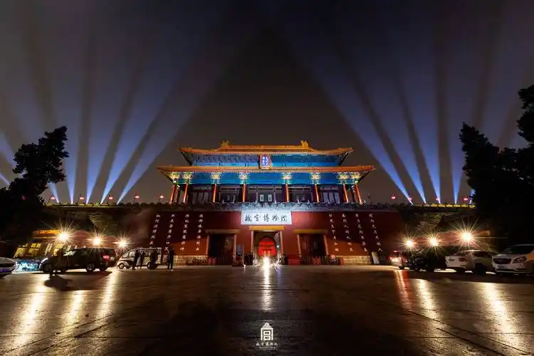 然而,想去看紫禁城上元夜的网友遭遇抢票难.