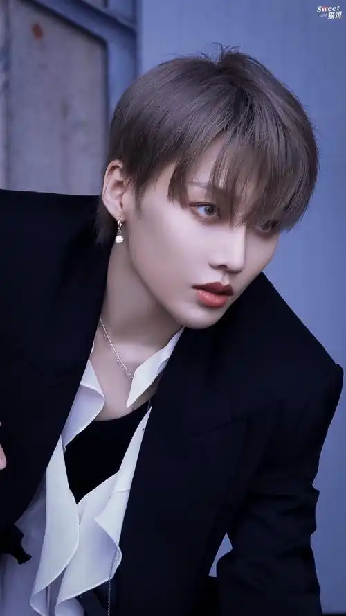 #刘雨昕出席ur大秀#