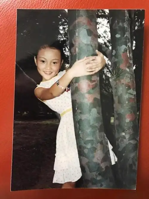 网友们看到李小璐小时分的姿态,纷繁替李小璐抱不平:小璐的双眼皮小的