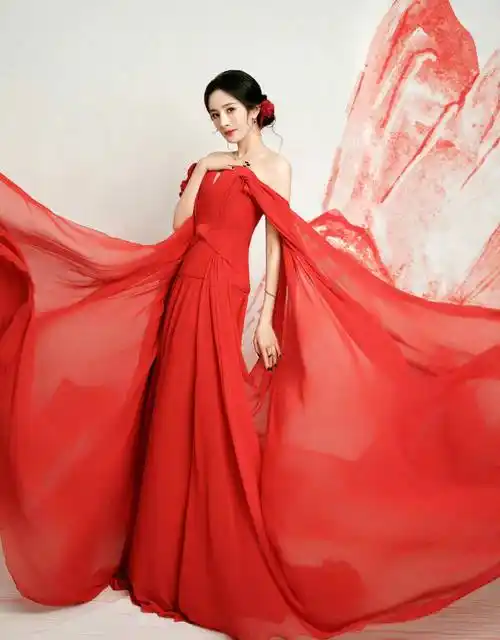 岁月压不住的美貌!37岁杨幂出场,我才明白什么叫作媚骨天成