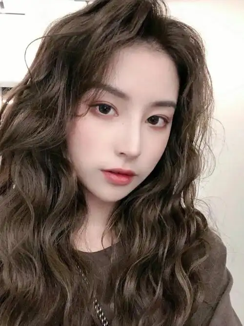 上海接发哪里好 显白发色泡面卷 蛋蛋卷 羊毛卷 冬季发型 中长发烫发