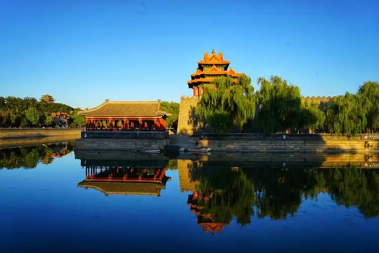 蓝天下故宫角楼景色壮美