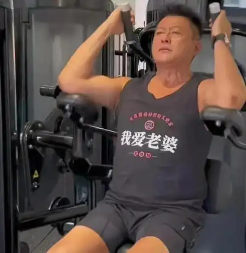 然而这次亮相,魏骏杰的身材如此走形,想必是这段时间他疏于锻炼,饮食