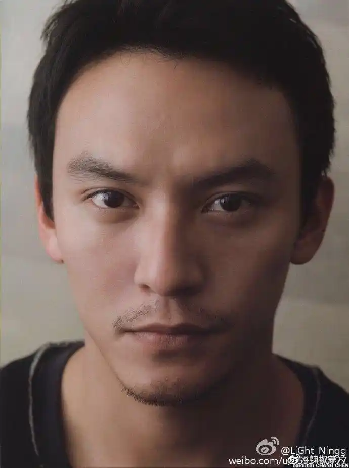 宸汐缘#张震剧里捏倪妮耳垂##宸汐缘##战神颜值受到质疑#这么帅的张震