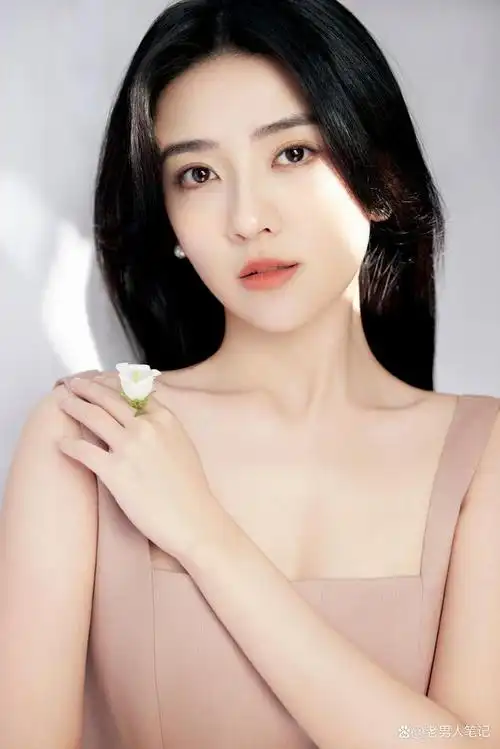 这也让小编更加了解这位可爱的女演员.