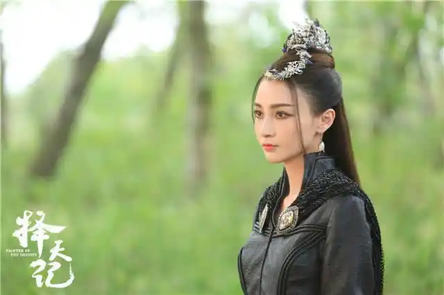 由钟澍佳执导,鹿晗,娜扎领衔主演,姚笛特别出演的古装奇幻电视剧《择