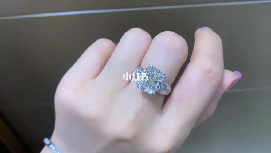 7克拉大钻戒大的就是美的越大越美