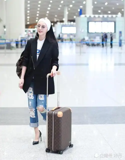 范冰冰启程赴戛纳,网友和工作室机场照差别在这!