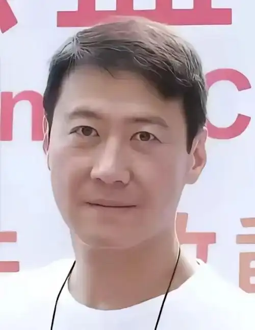 一个人说老就老了.黎明现在的长相也够可以的