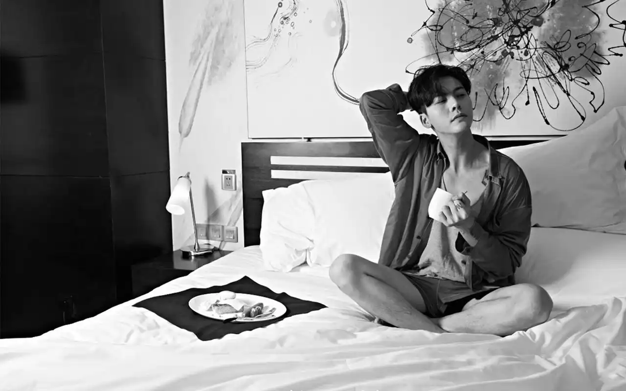 全能男神陈伟霆慵懒迷糊表情桌面壁纸图片下载