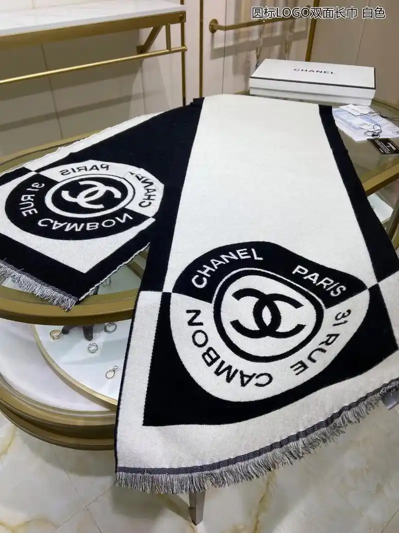 香奈儿双面羊绒围巾.