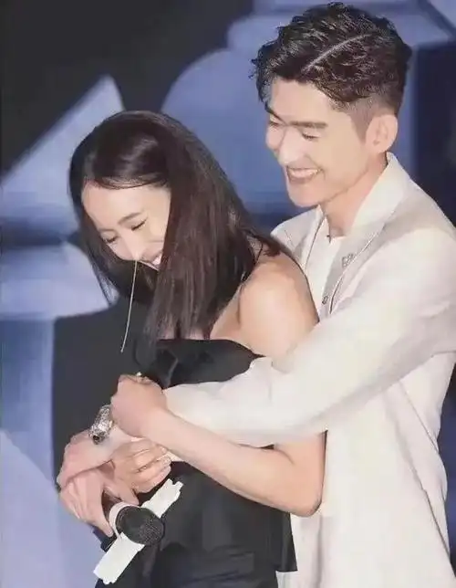 曝张钧甯被张翰在公开场合骚扰!