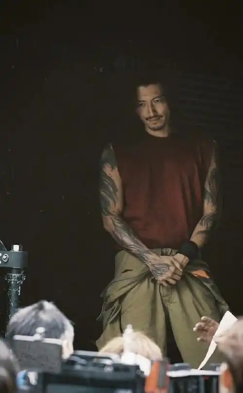 谢霆锋怒火漫延饭拍图