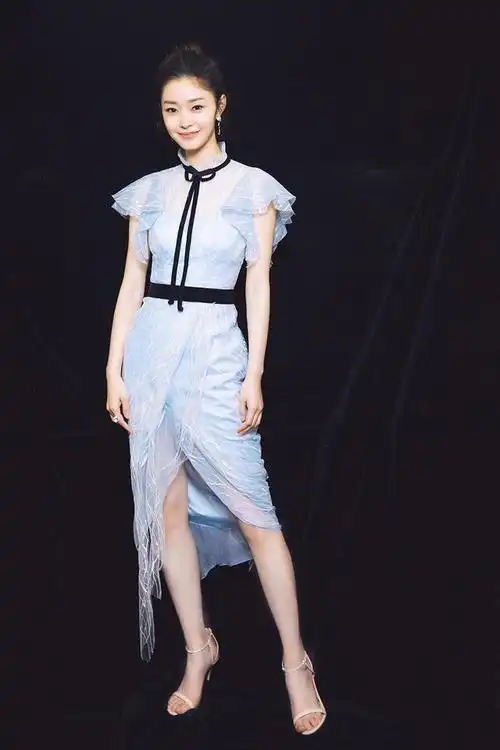 气质美女宋轶身高168cm肤白貌美美腿修长白皙面容清秀