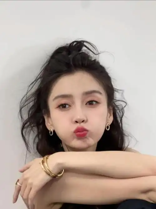 杨颖blingbling的眼妆 angelababy嘟嘴好可爱