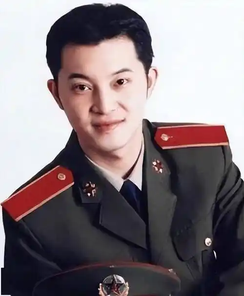 18岁黄渤忍了,18岁鹿晗也忍了,看了18岁的雷佳音我忍不了了