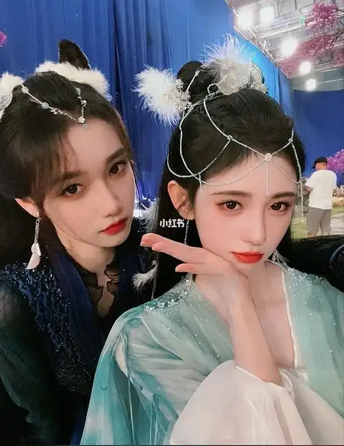 鞠婧祎与她的好朋友合照