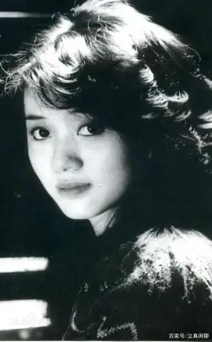 香港著名歌手,演员 芳华绝代梅艳芳经典照片集锦