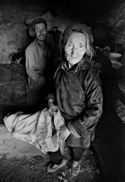 你可以深切体悟到艺术家的悲悯与大爱,这便是对于中国农民生存苦难