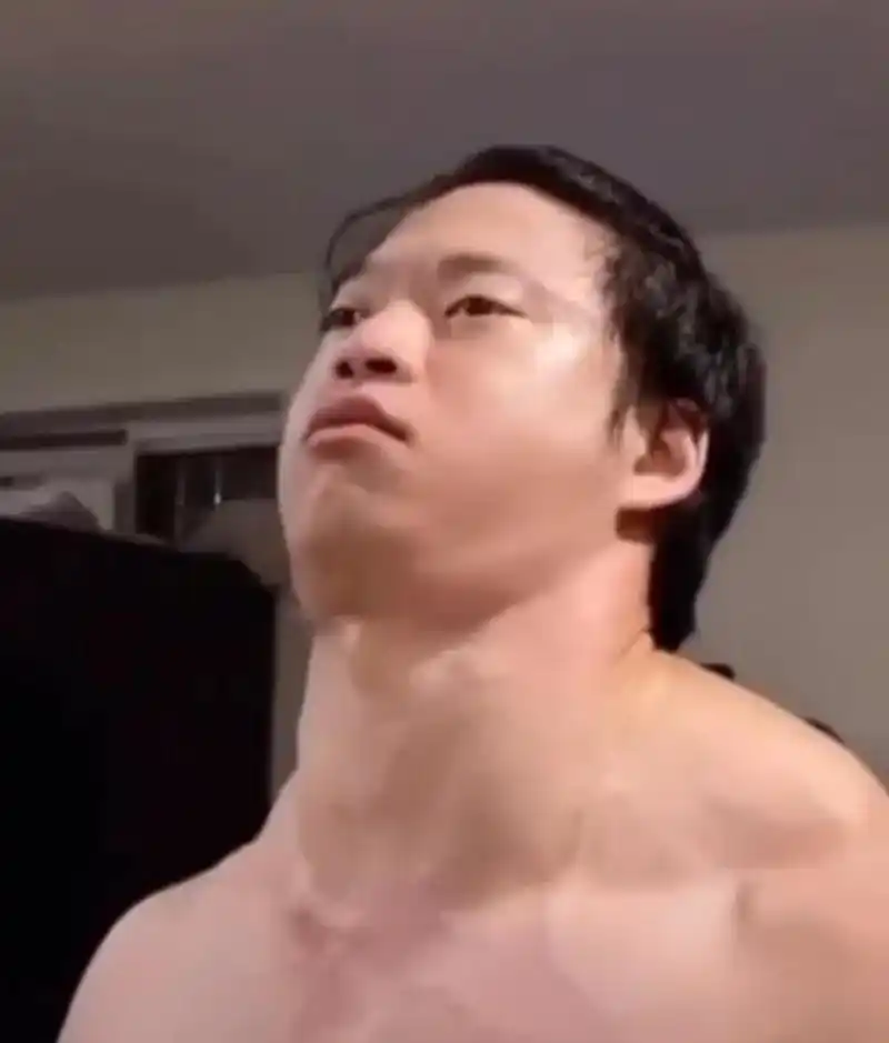 这算得上斜方肌之王不?