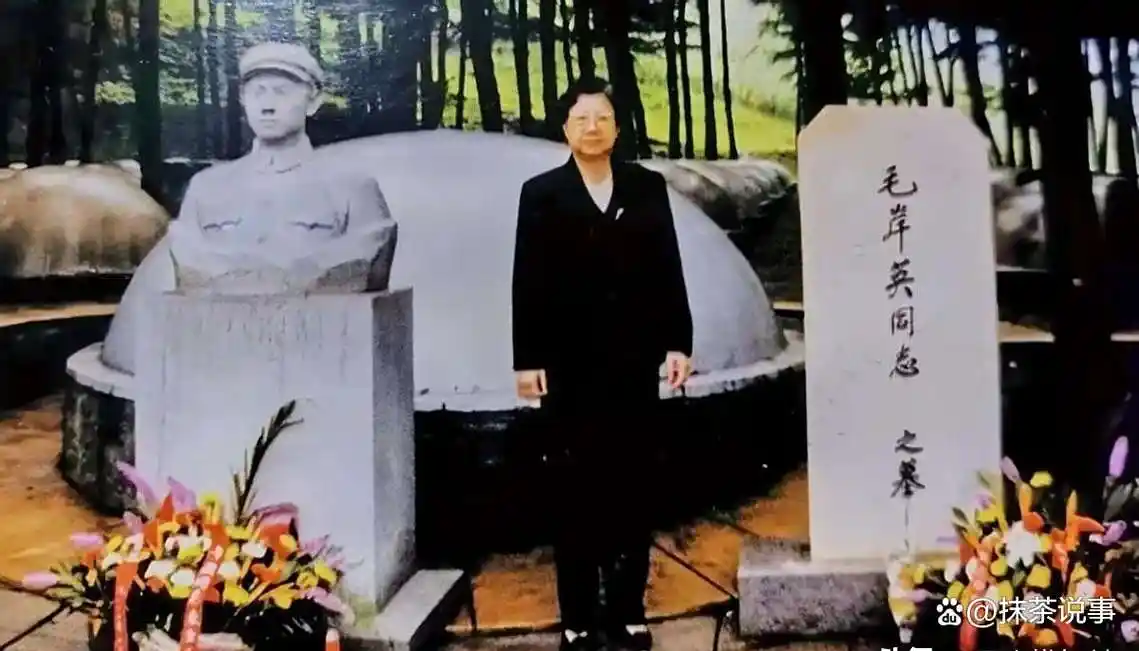 90年代,刘思齐和丈夫杨茂之,以及四个儿女,一张罕见的全家福!