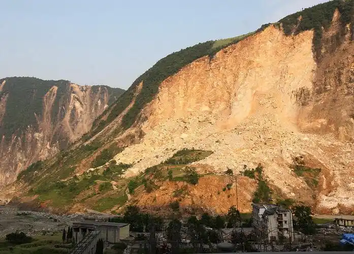 如何识别和防患山体滑坡,泥石流