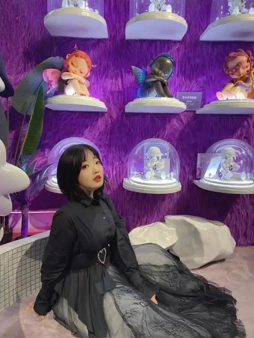 999969♀15去年做作了一年的头发从到腰的黑长直到大波浪