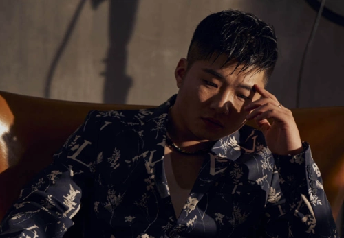 网红白小白遭遇女粉丝围堵,无奈报警将对方带走,声明不是炒作