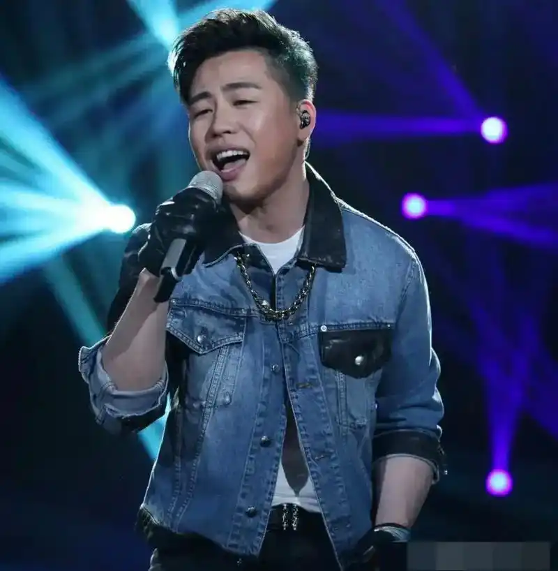 胡彦斌最近在社交媒体上发表了一条回复网友的帖子,他说:"拿冠军是一