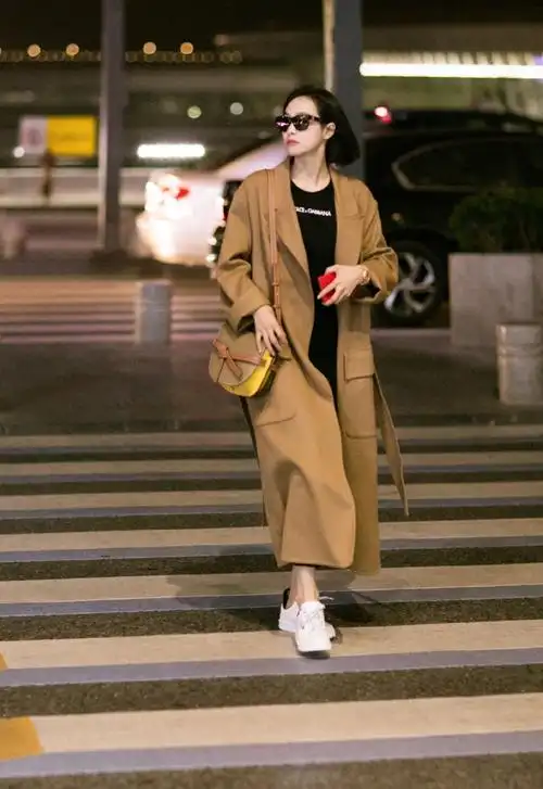 大衣造型,宋茜和林允儿中,你们get谁的时尚演绎呢#明星时尚##明星街拍