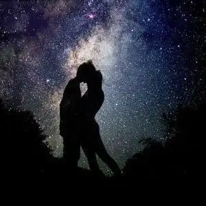 情侣头像一男一女星空情侣头像一男一女捧花蓝色