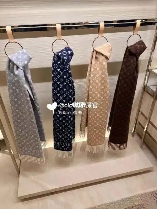 lv爱心羊绒围巾4色