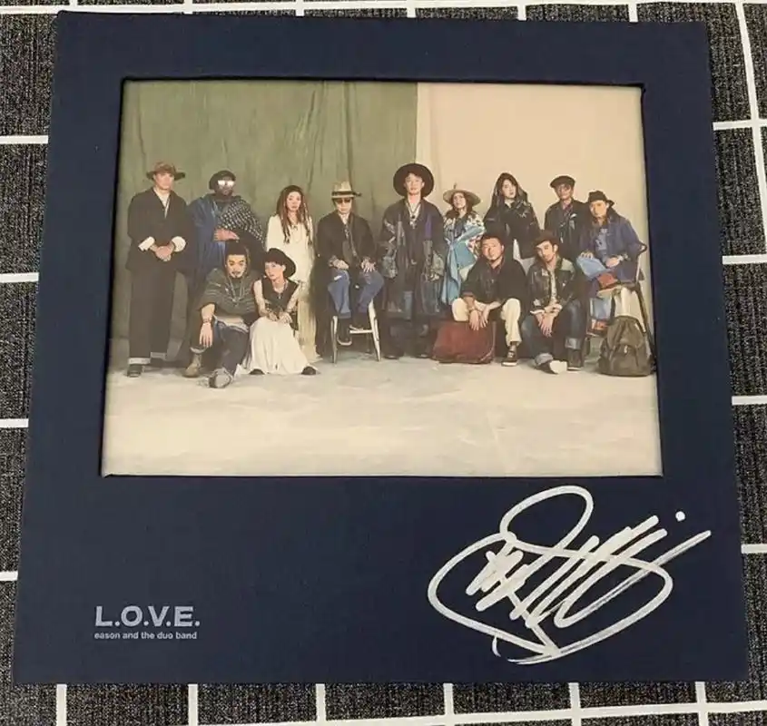 现货正版 eason陈奕迅亲笔签名 love cd 2018专辑l.o.v.e 星外星唱片