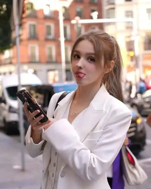 有幸为大家带来一位来自乌兹别克斯坦的璀璨明星——karimova elina