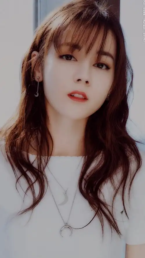 热巴 巴黎欧莱雅 图源水印,侵删