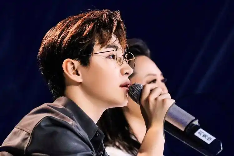 我想要刘宪华的高清电脑壁纸姐妹们能办到吗