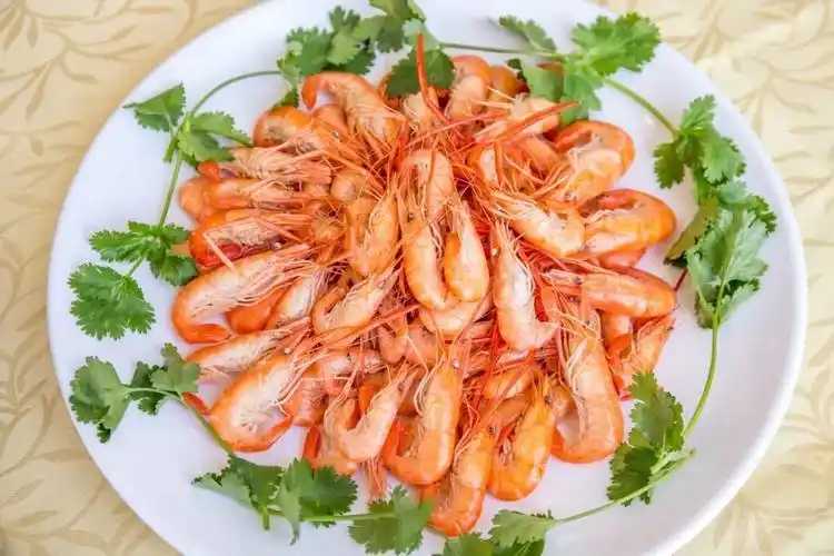 白灼河虾还有大屏幕看世界杯,太爽了!