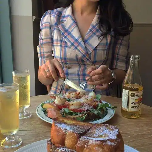 最开心的事就是和闺蜜一起吃吃喝喝