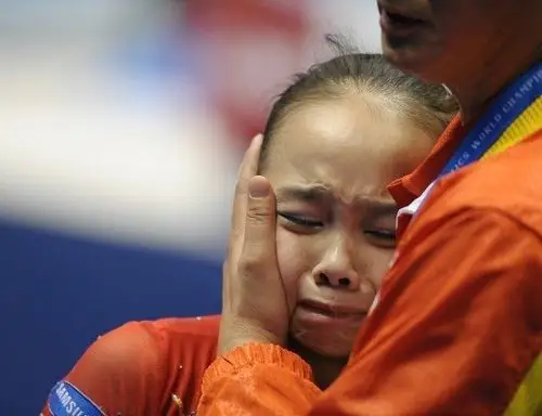 谭思欣失误后痛哭(                    )