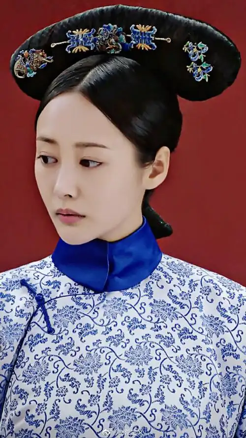 李纯能在现代戏中再现绝美古装,真的很惊喜,明明扮相很相似,但是眉眼