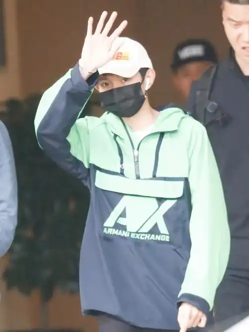 王源和粉丝打招呼合集