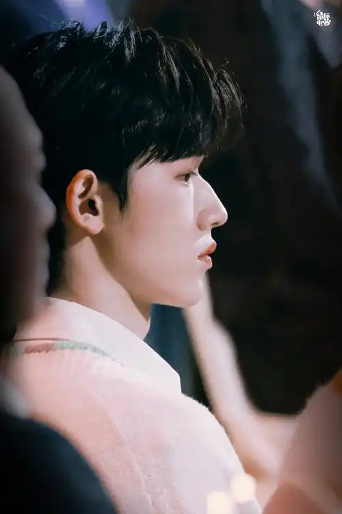 宋亚轩北影节内场路透#宋亚轩北影节内场路透图9615侧颜真是太