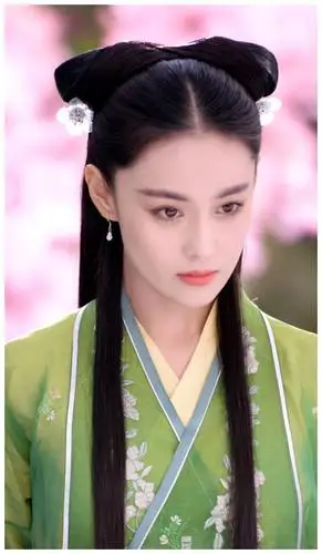 随后出道之后的张馨予相继出演了《钱多多嫁人记》,《龙门飞甲》,《车