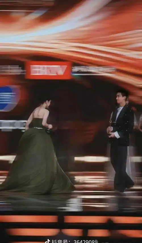 吴磊迪丽热巴我磕这对儿了网友拉丝拉丝