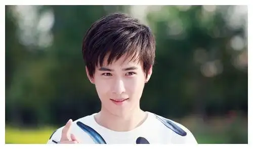他在逆光中告白江浩是谁演的扮演者吴昊泽个人资料背景经历介绍