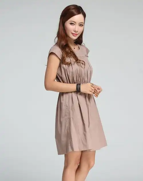 豆沙色皱褶气质短袖连衣裙