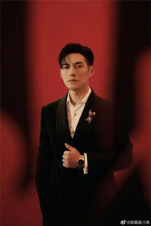 不论角色有多跳跃,宽哥这张棱角分明的脸始