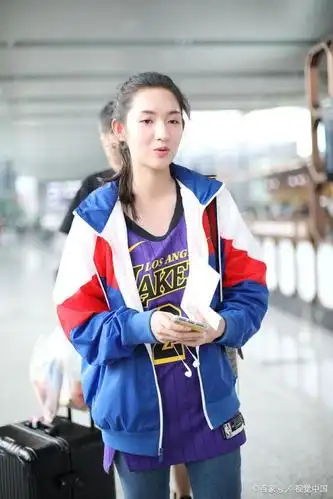 遇见你真好!王玉雯穿"校服"似校花,扎马尾少女感满满